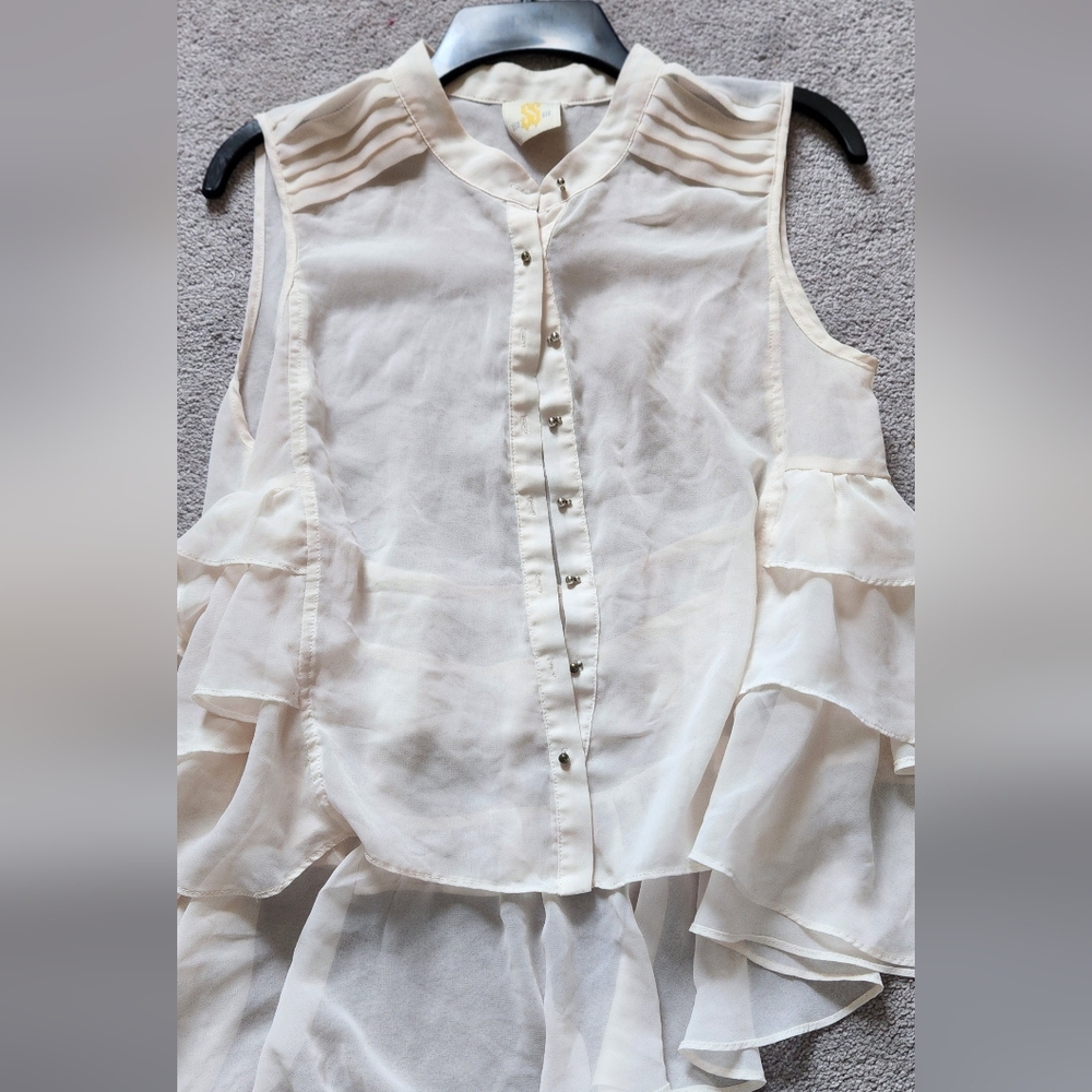 Chic Cream Sleeveless Ruffled Blouse